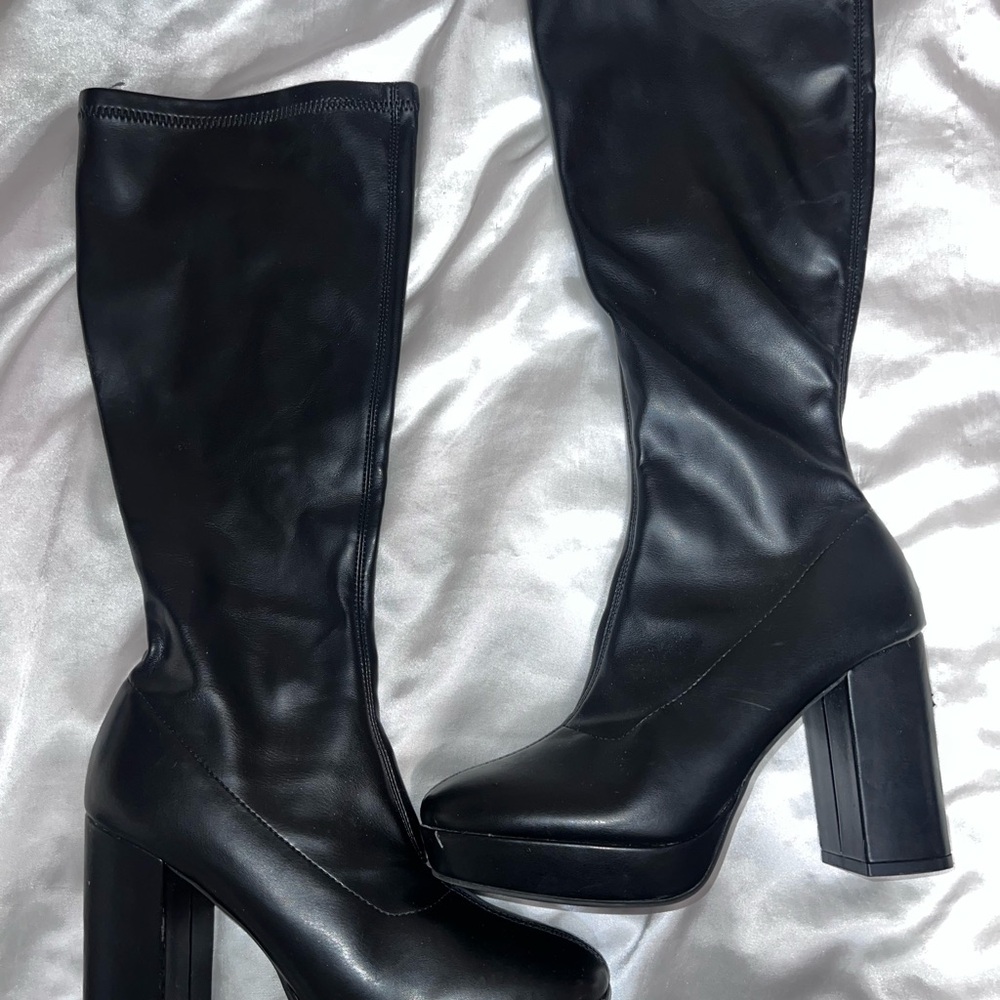 Black Women's Knee-High Boots
